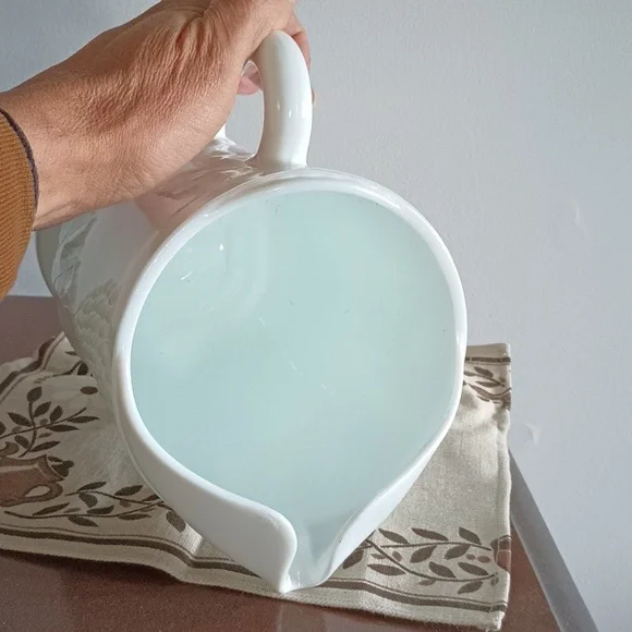 Colony vintage milk glass pitcher - Picture 3 of 4